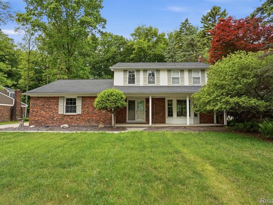 18461 Gill Rd, Livonia, MI 48152
