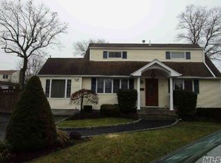 15 Peter Rd, Ronkonkoma, NY 11779