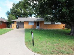 645 SW 1st St, Moore, OK 73160