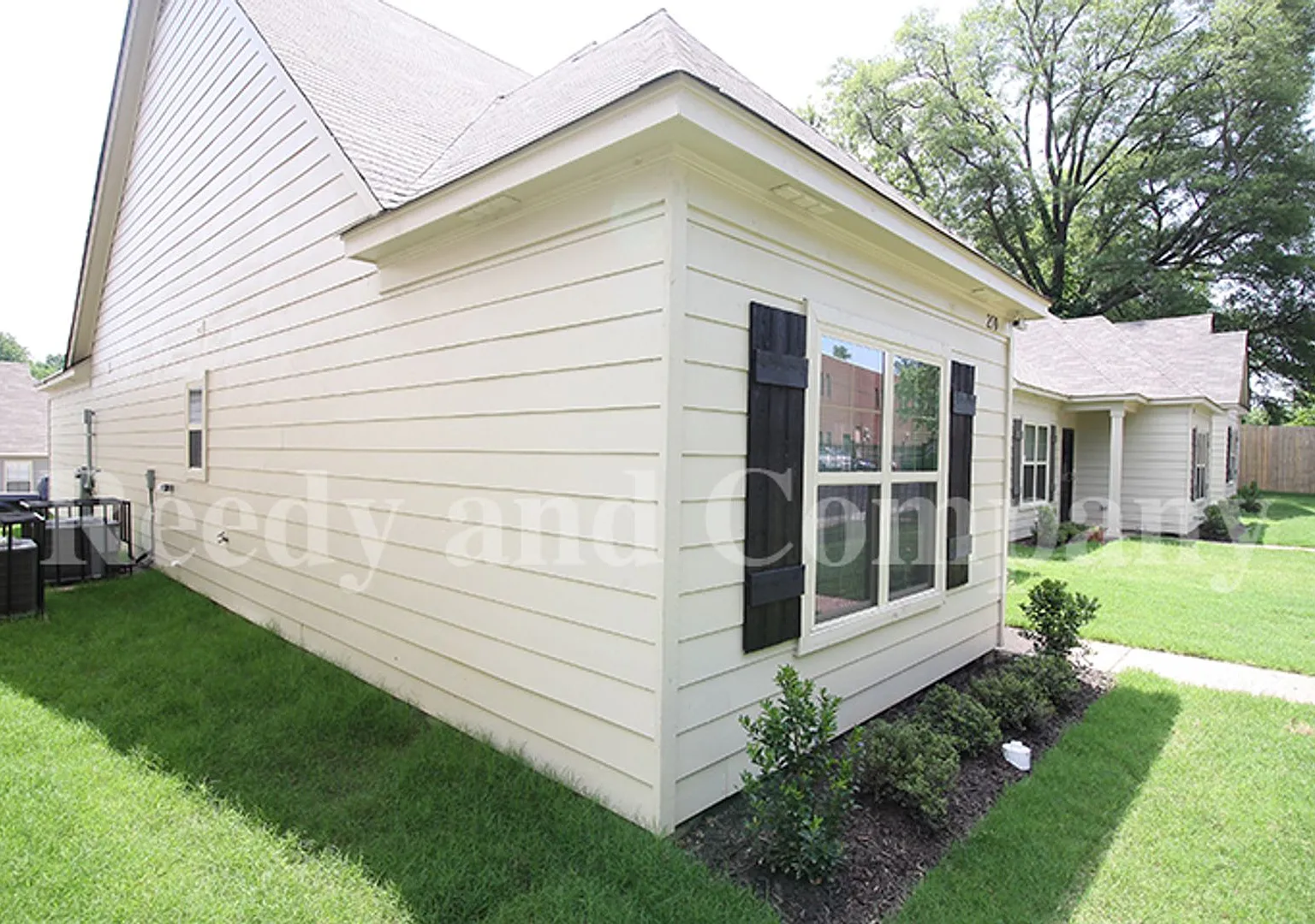 Welcome to 250 N Claybrook Street! — Photo 3