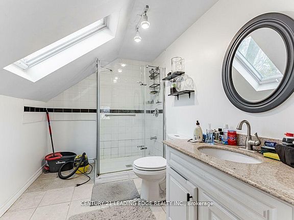 4th image of 433 Cottesmore Ave