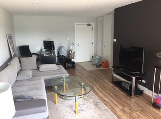 701 W Huntington Commons Rd #1, Mount Prospect, IL 60056