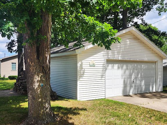 2nd image of 206 Houghton View Dr
