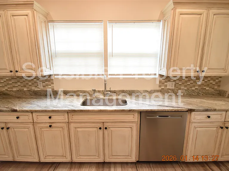 907 E Patterson St — Photo 14