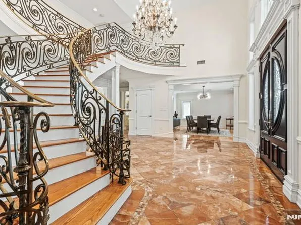 512 Winterburn Grv, Cliffside Park, NJ 07010