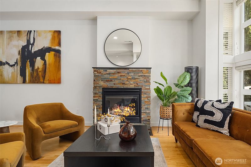 5th image of 429 13th Avenue E