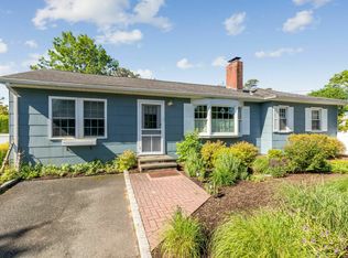 3 Port Elizabeth Dr, Hampton Bays, NY 11946