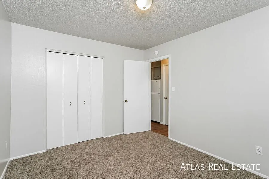 1931 Henderson Ave — Photo 4