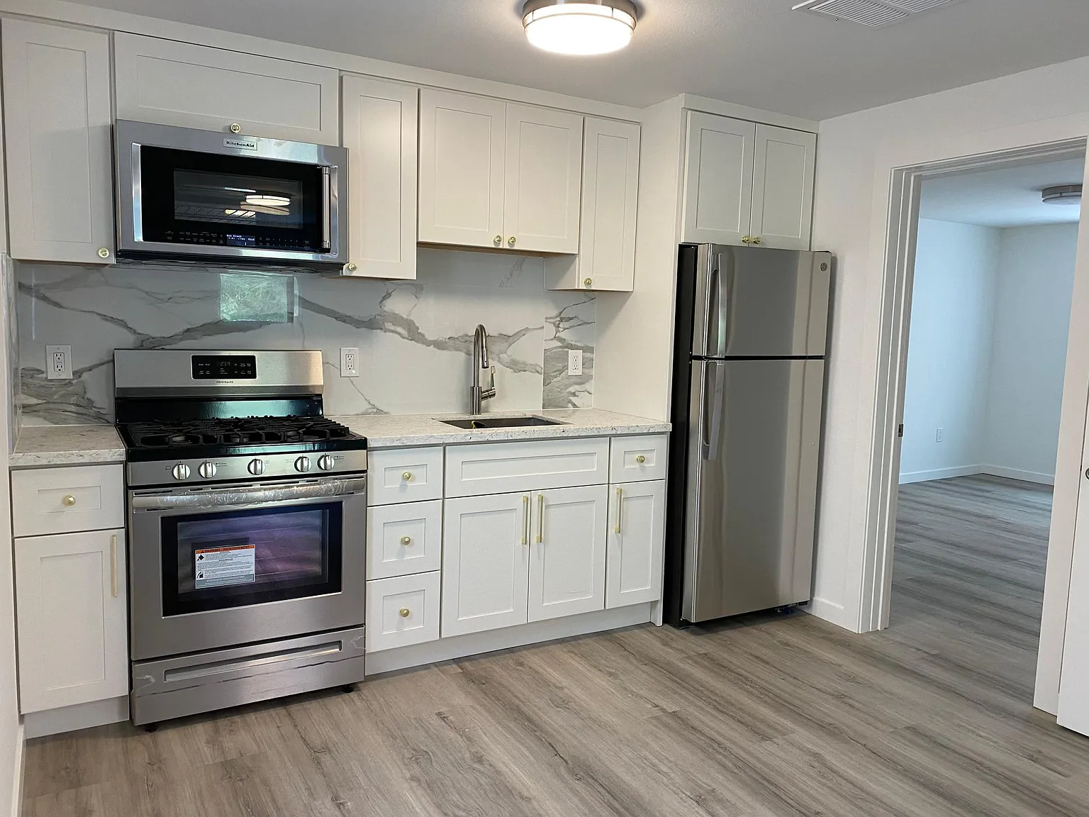 11 Santa Elena Ave — Photo 2