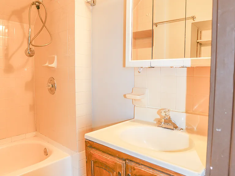 2825 N Francisco Ave #3F — Photo 8