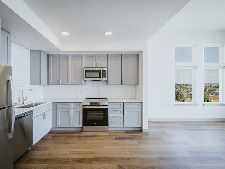 Grand Vista Apartments — Photo 9