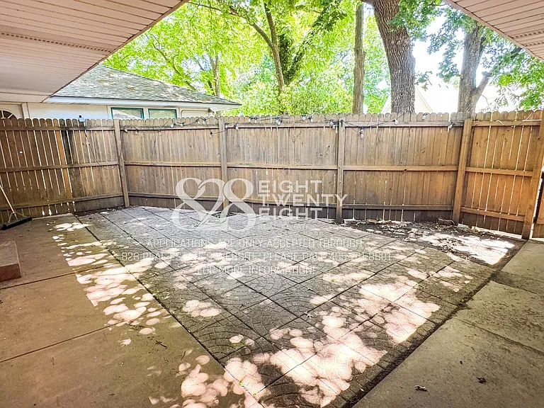 241 Emelyn St — Photo 4