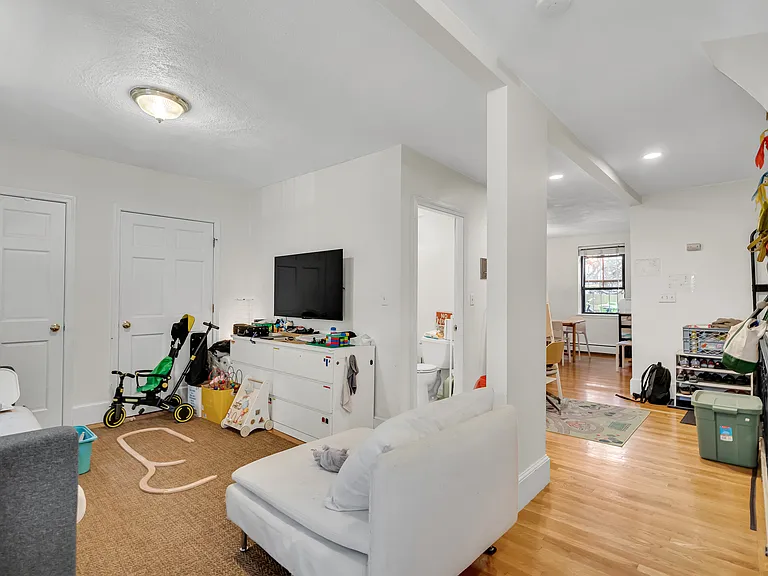 8 Milford St #1A — Photo 4