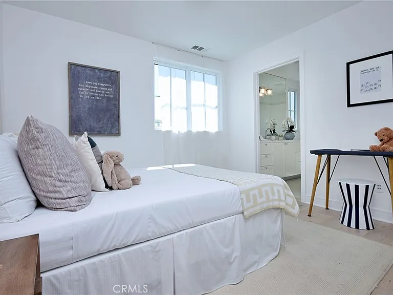 4641 Cahuenga Blvd — Photo 31