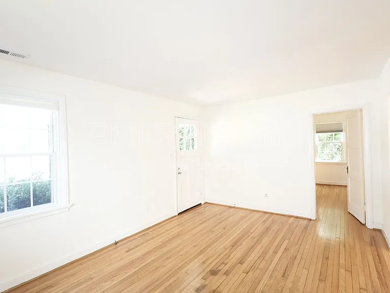 904 Maple Ave — Photo 5