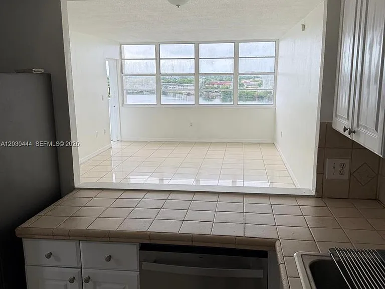 1301 NE Miami Gardens Dr #702W — Photo 7
