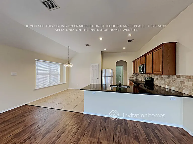 1120 Melrose Dr — Photo 5