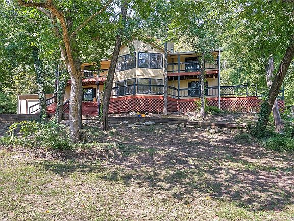 3rd image of 17900 Redbud Dr
