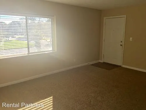 3 bed, 1080 sqft, $1,400 — Photo 3