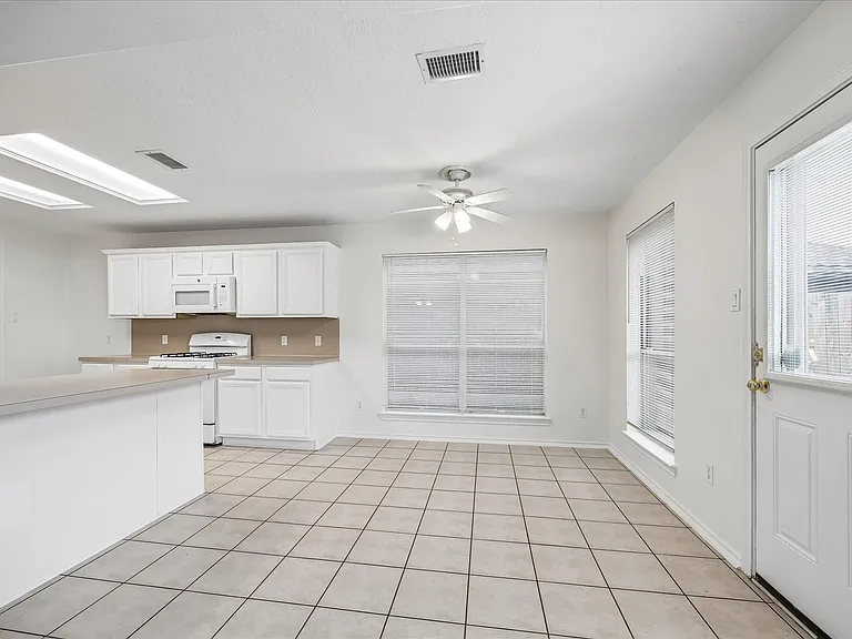 5606 Cozy Terrace Ln — Photo 8