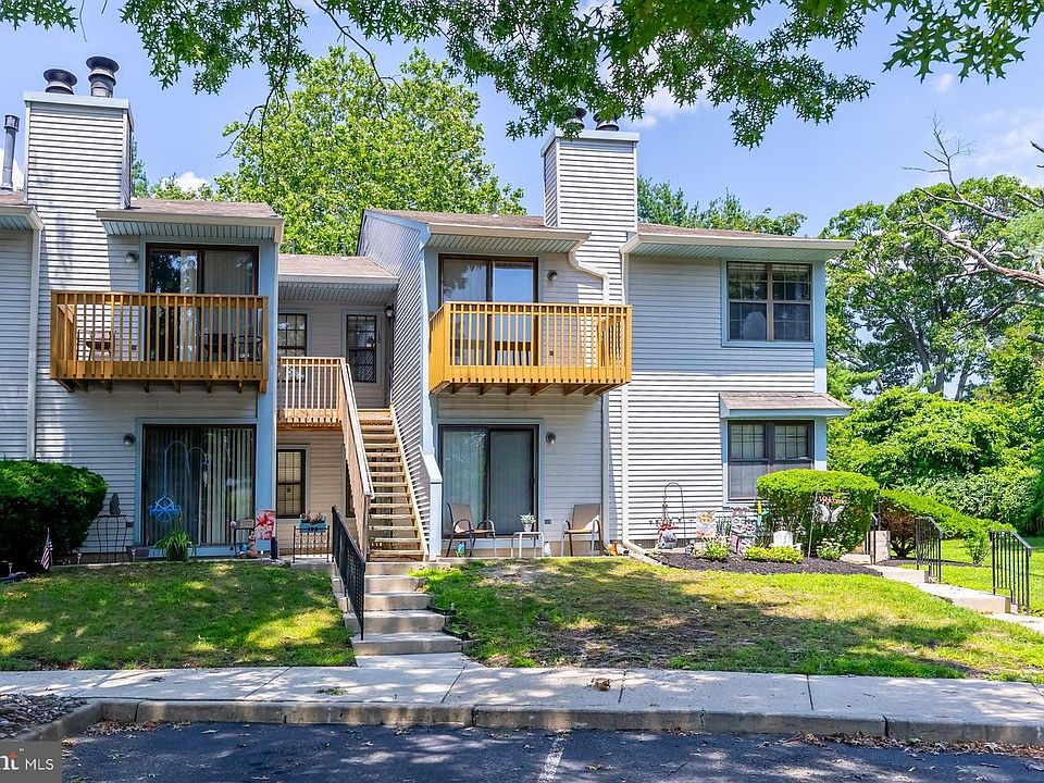 1st image of 132 Ashton Ct