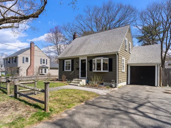 22 Robert St, Wakefield, MA 01880