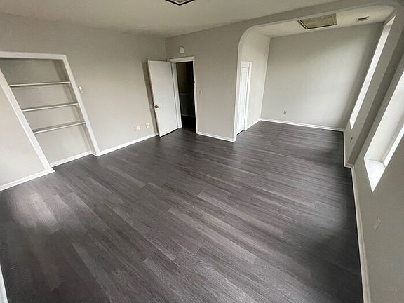 5th image of 1018 S Floyd St #3