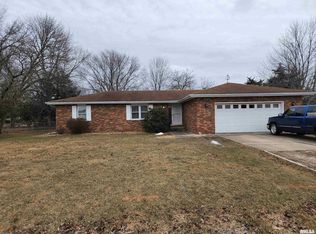 812 W Washington St, Athens, IL 62613