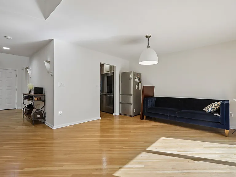79 Lakeview Dr — Photo 8