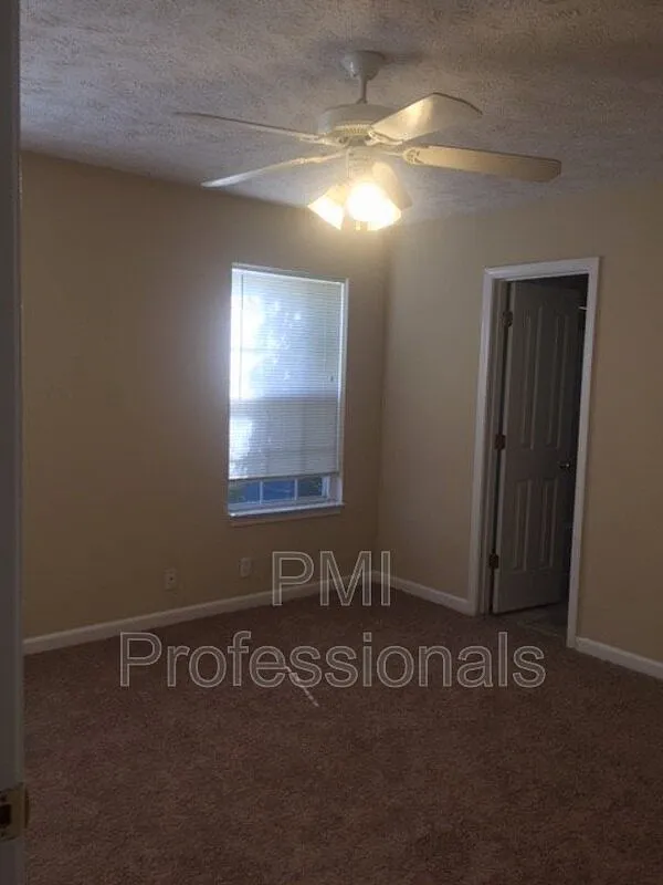 3 bed, 2.0 bath, 1223 sqft, $1,799 — Photo 4