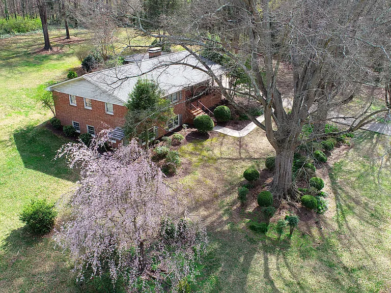 1804 Strathmore Dr — Photo 35