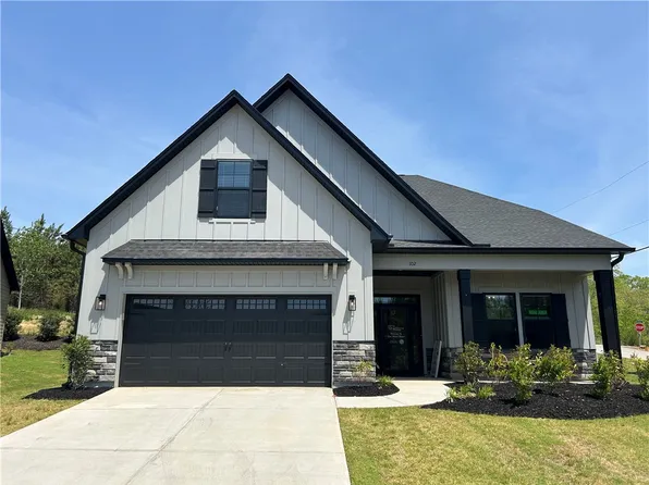 102 Shale Dr, Central, SC 29630