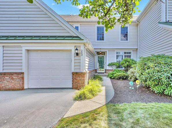 203 Thackeray Close, Moosic, PA 18507
