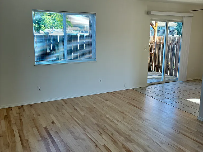 277 S Knott St — Photo 5