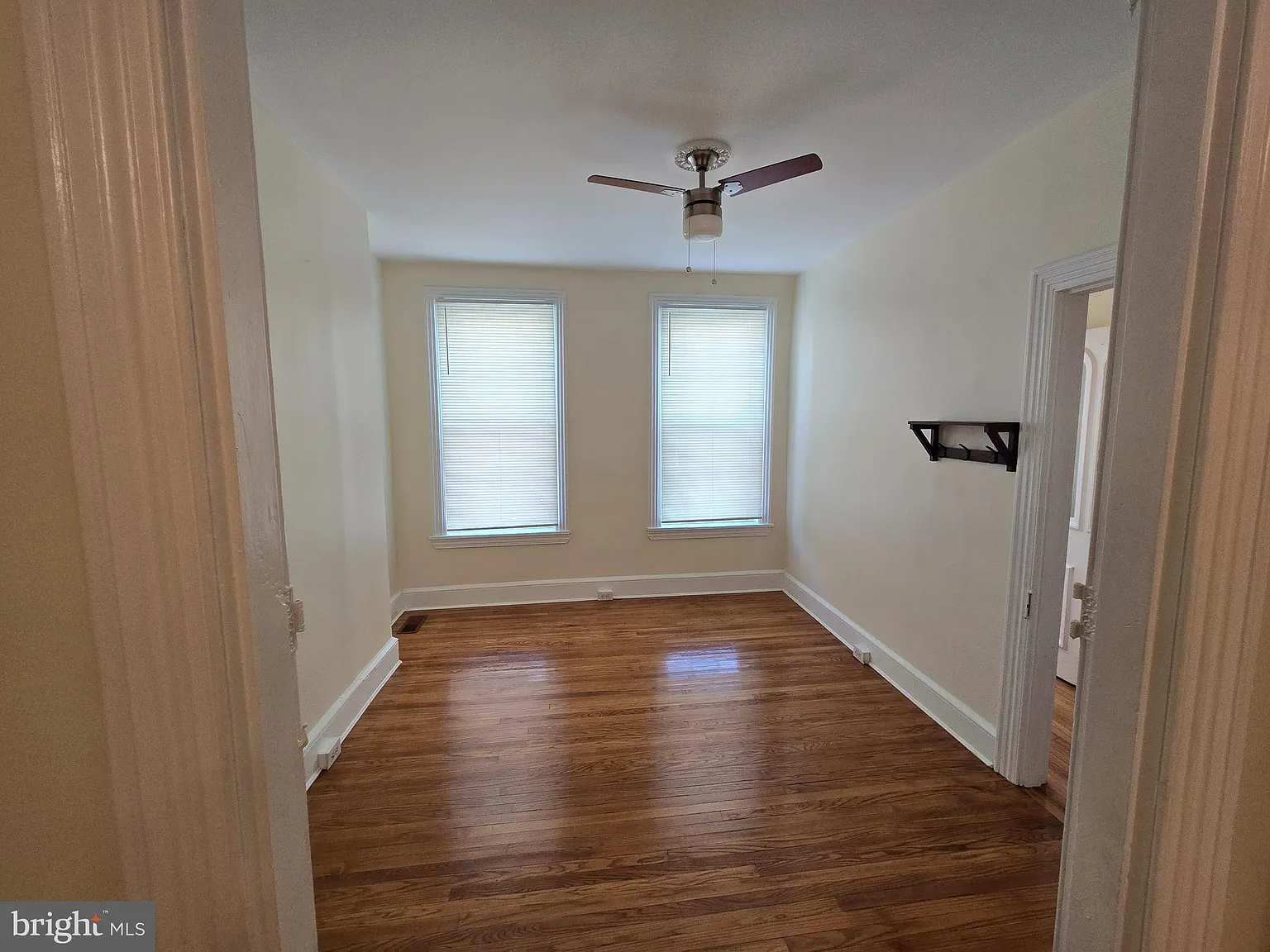 2 bed, 1.5 bath, 1325 sqft, $1,700 — Photo 3