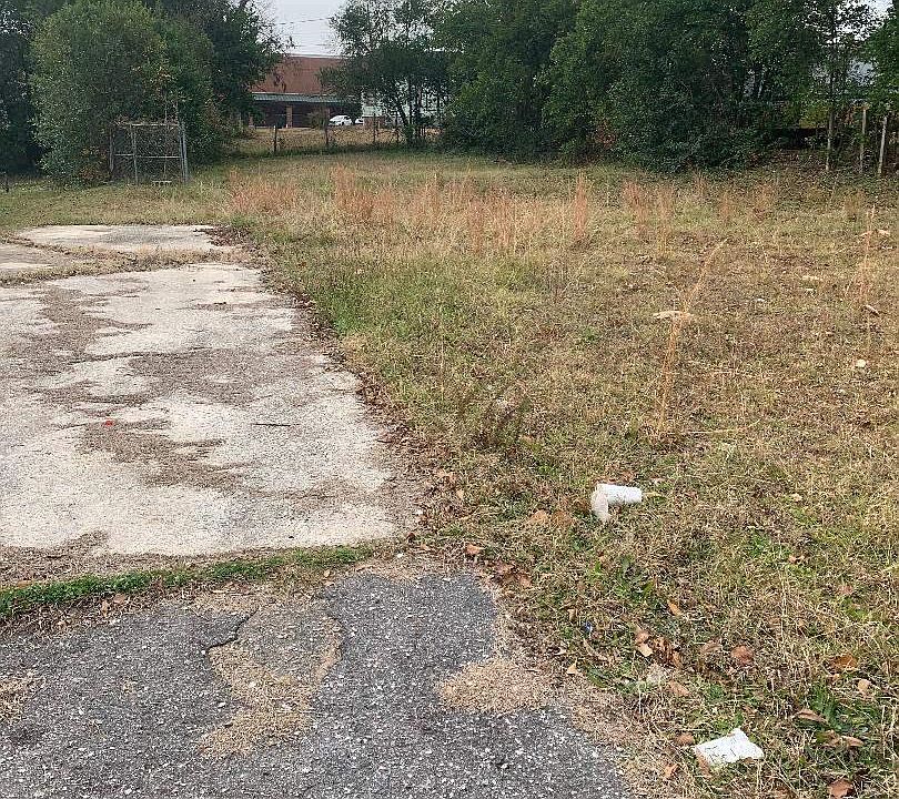 2nd image of 710 Summit Ave