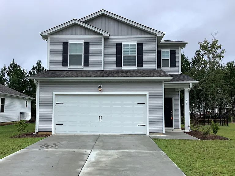 601 E Lionel Rd — Photo 1