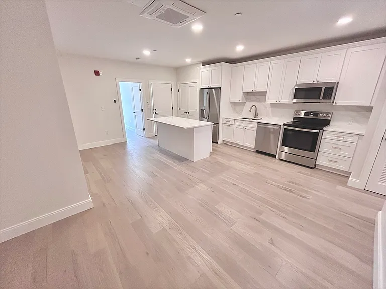 120 Emerson St #THREE — Photo 4