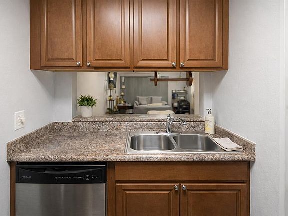5th image of 141 Fernery Rd APT E6