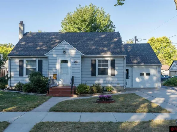 211 Cornelia St, North Mankato, MN 56003