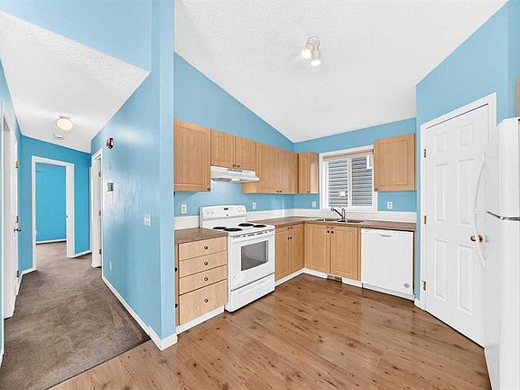 5th image of 76 S Coville Close NE