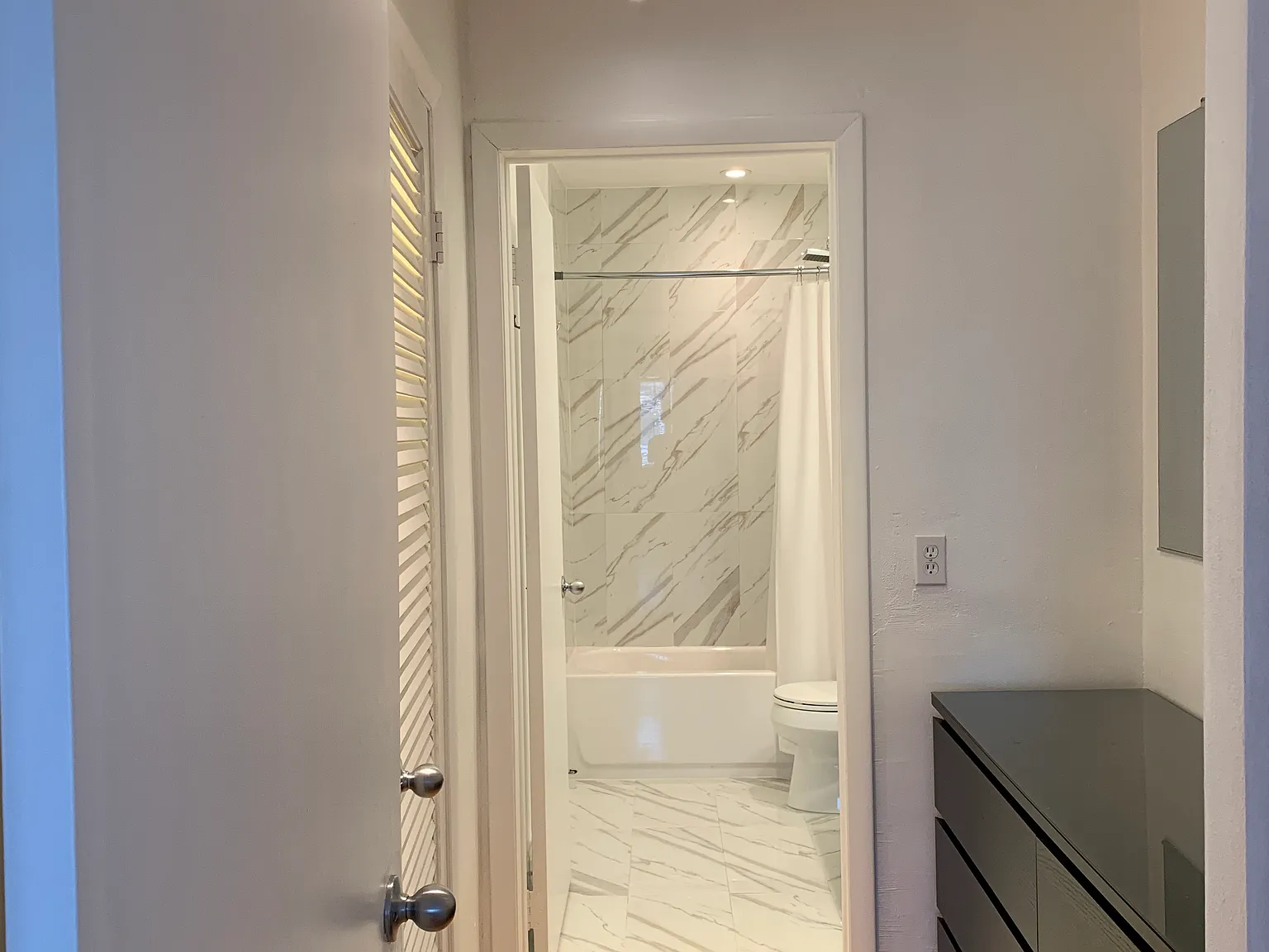1 bed, 1.5 bath, 705 sqft, $2,600 — Photo 2