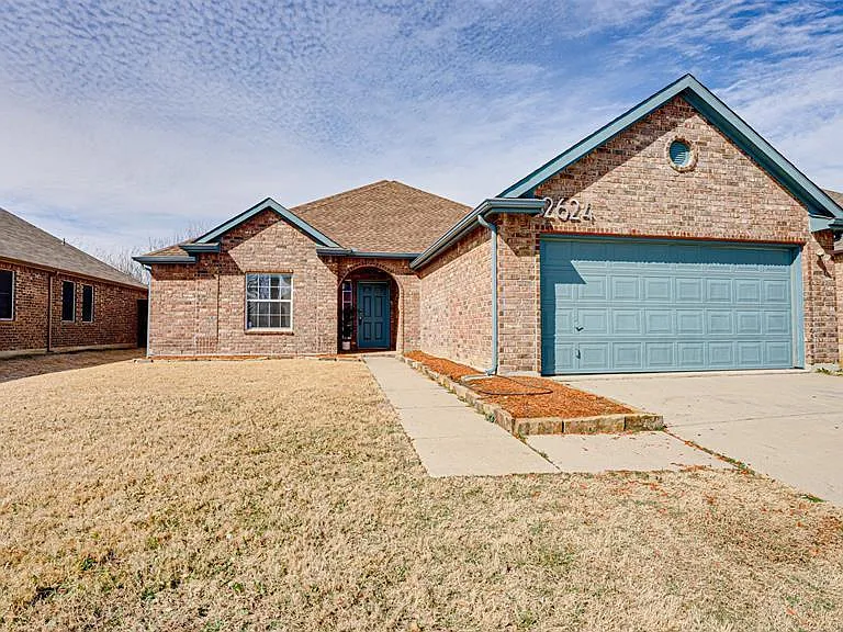 2624 Winterberry Ln — Photo 1