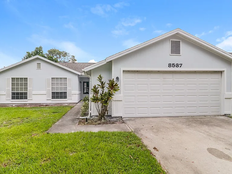 8537 Berkley Dr — Photo 1