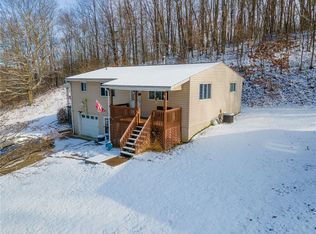 31 Blossom Ln, Vandergrift, PA 15690