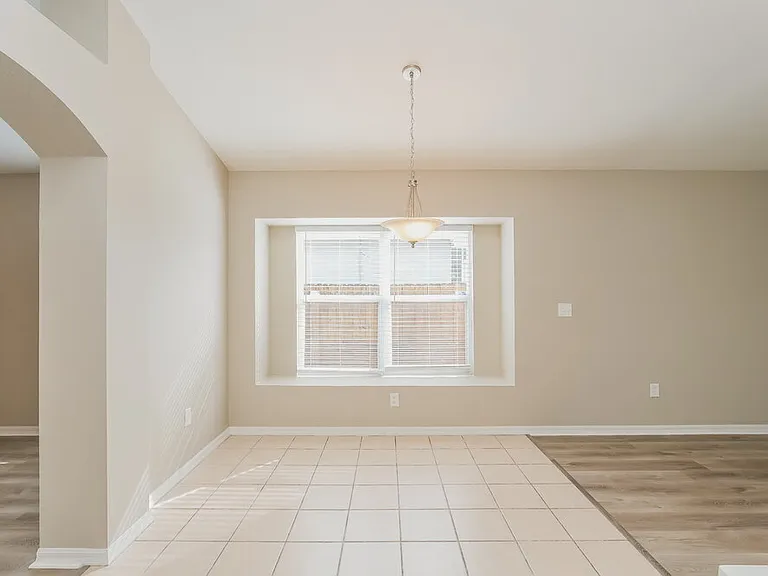 411 Sand Ridge Dr — Photo 5