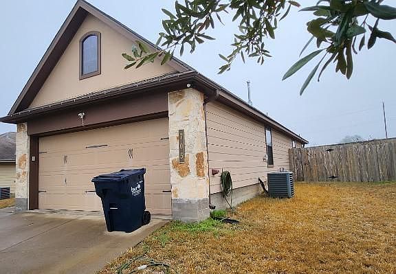 3rd image of 705 Cobble Gate Dr