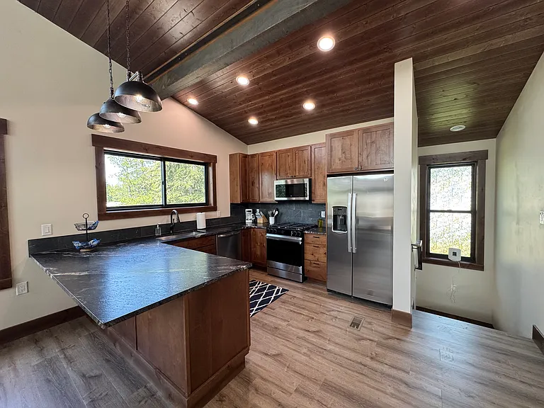 610 Central Ave — Photo 3