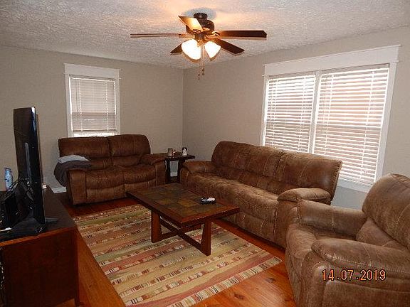 4th image of 961 Hidden Valley Cir