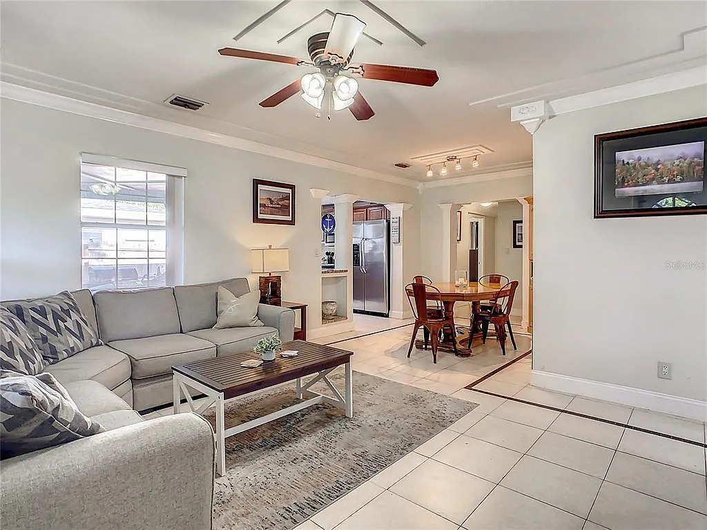 3 bed, 1227 sqft, $2,600 — Photo 4